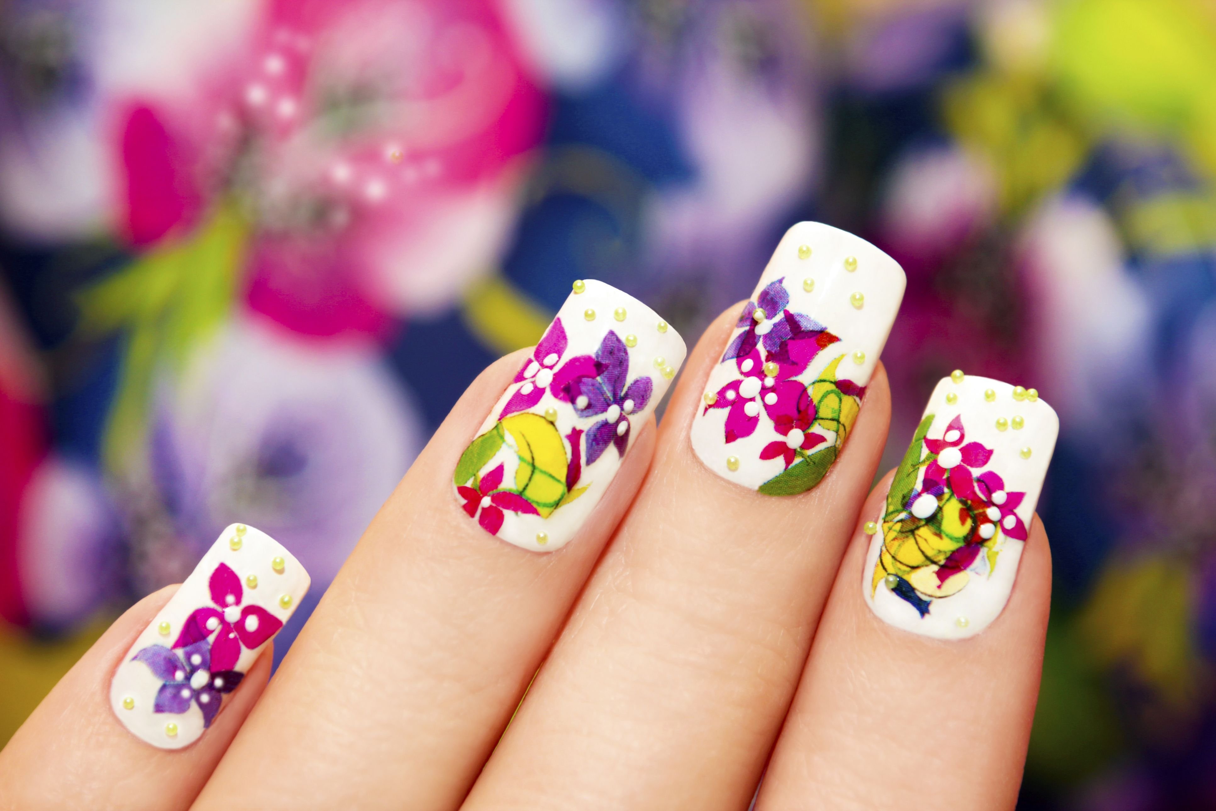 Дизайн ногтей с цветочками. Цветочный маникюр. Цветы на ногтях. Ногти с цветочками. Летние цветы на ногтях.
