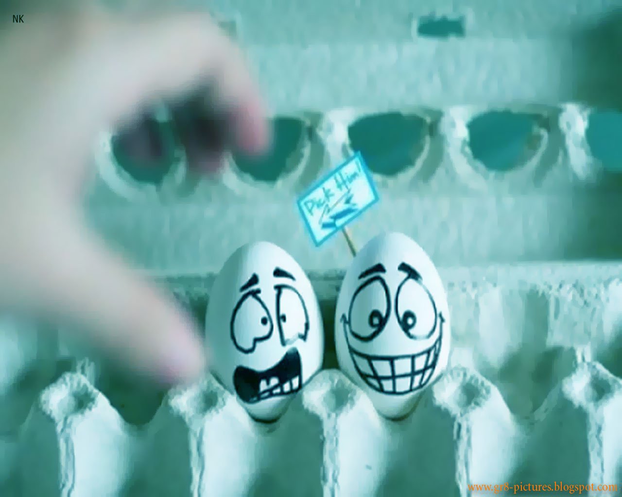 Прикольные рисунки на яйцах
