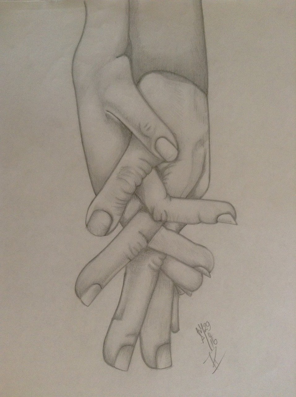 Две руки карандашом