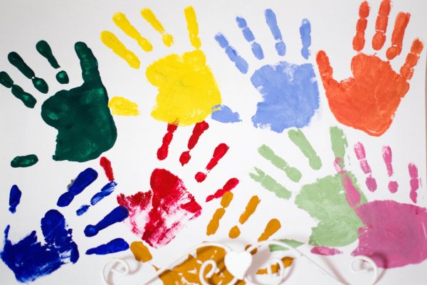 Рисование цветные ладошки
