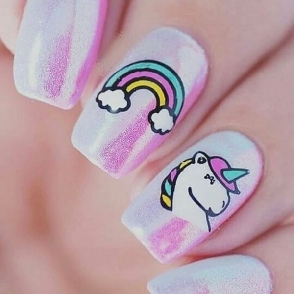 Маникюр с единорогом