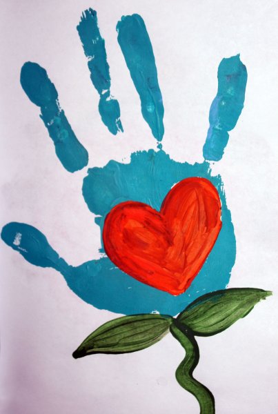 Сердце из ладошек