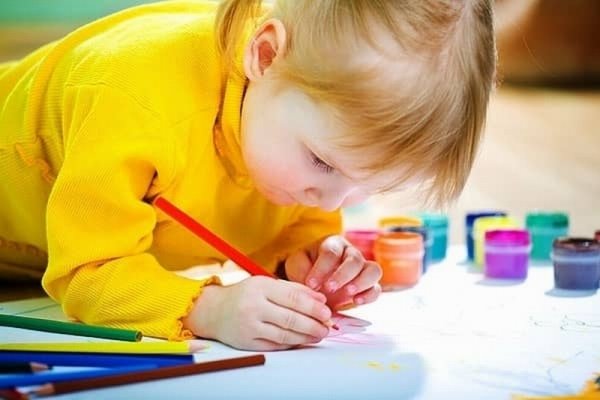 Дети рисуют