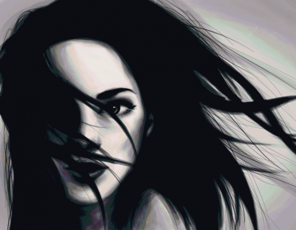 Черноволосая девушка злая