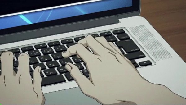 Печатает по клавиатуре