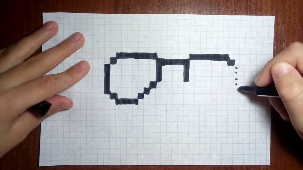 Рисовать по клеточкам очки