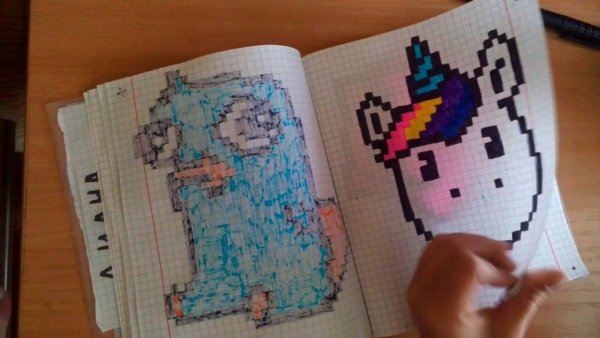 Рисование в блокнотике по клеточкам