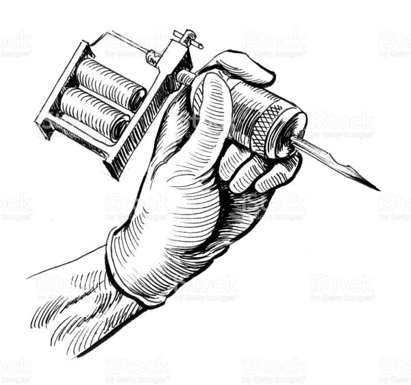 Тату машинка в руке