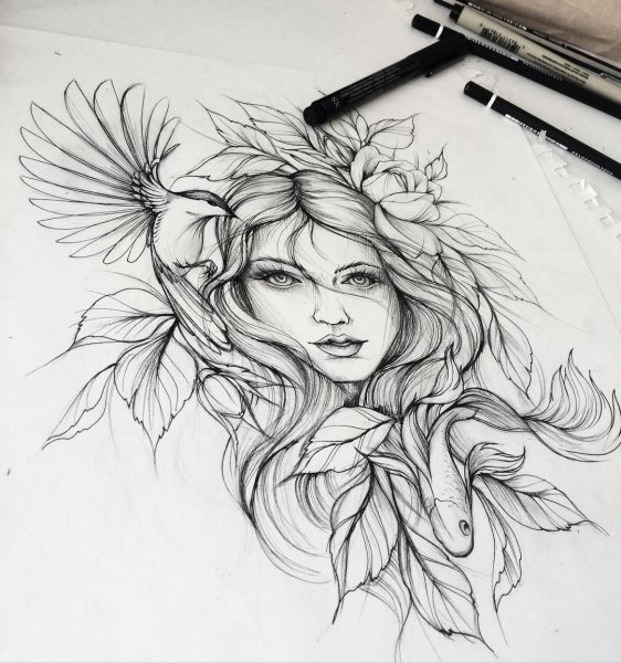 Нарисованные девушки с татуировкой