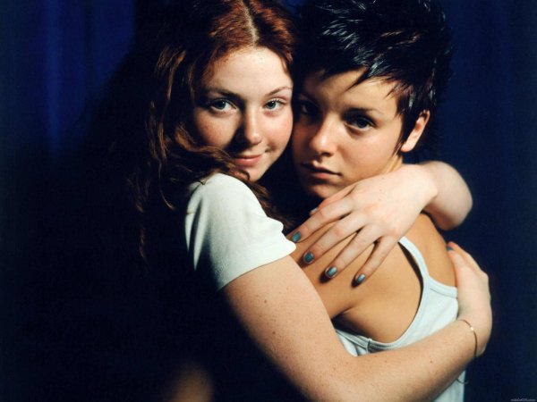 Юля Волкова тату 2002