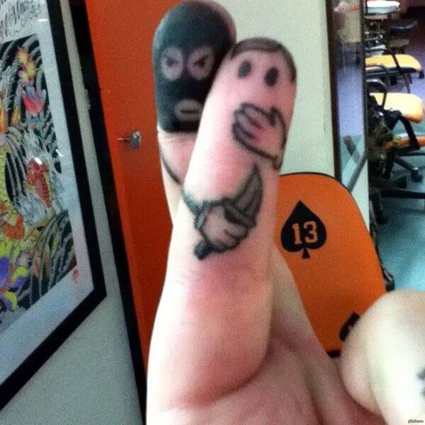 Прикольные татухи на пальцах