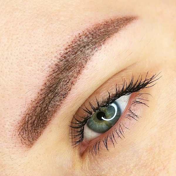 Перманентный макияж бровей