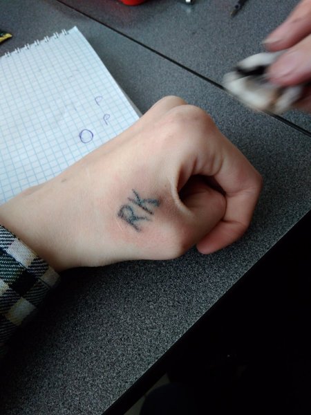 Татуировка ручкой и иголкой