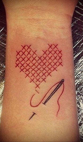 Тату иглой и гелевой ручкой