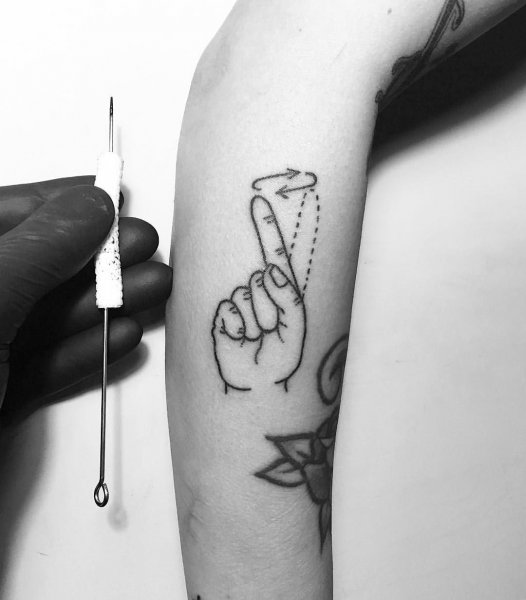 Маленькие тату на запястье пульс