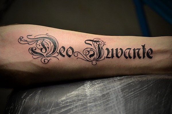 Красивые надписи тату на руке