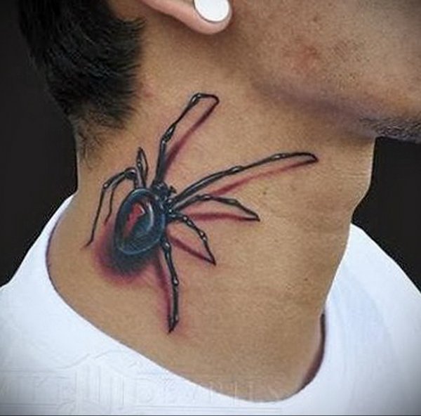 Тату паук на шее