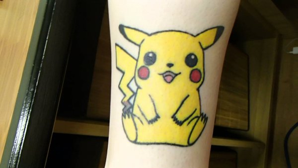 Пикачу на руке
