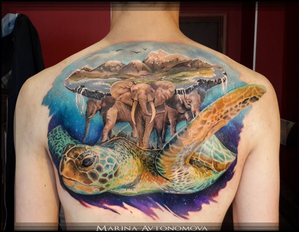 Тату черепаха на спине