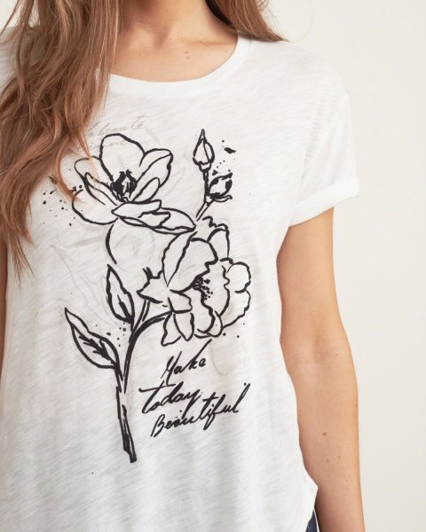 Интересные футболки для девушек