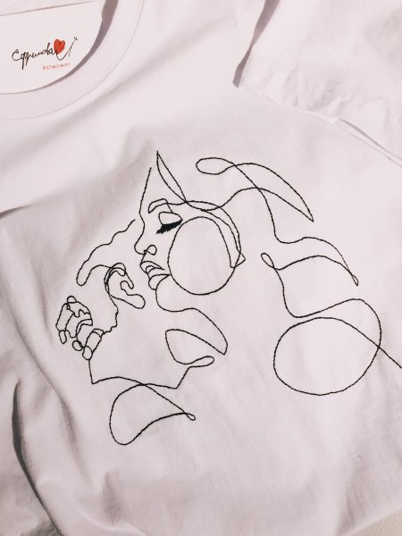 Контурная вышивка на футболках