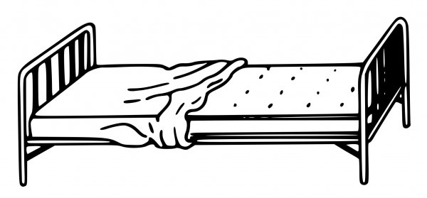 Старая кровать на белом фоне