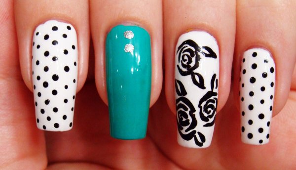 Рисование дотсом на ногтях