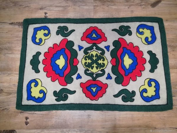 Коврик с орнаментом