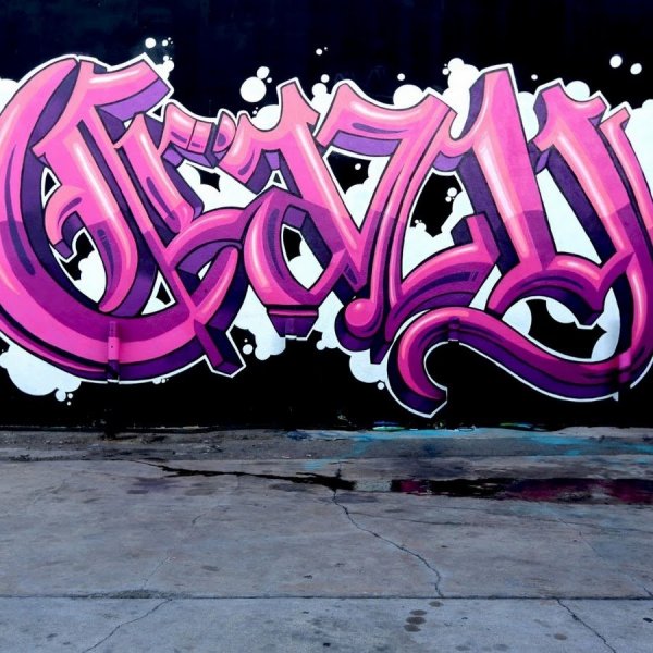 Фиолетовое граффити