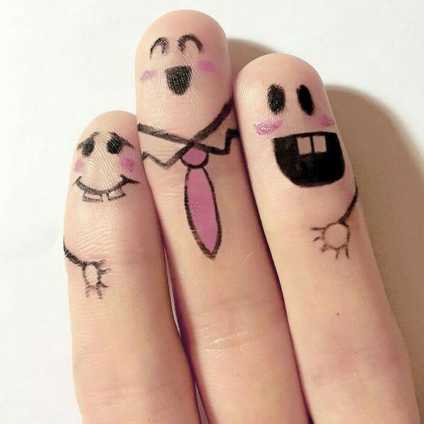 Смешные рожицы на пальцах