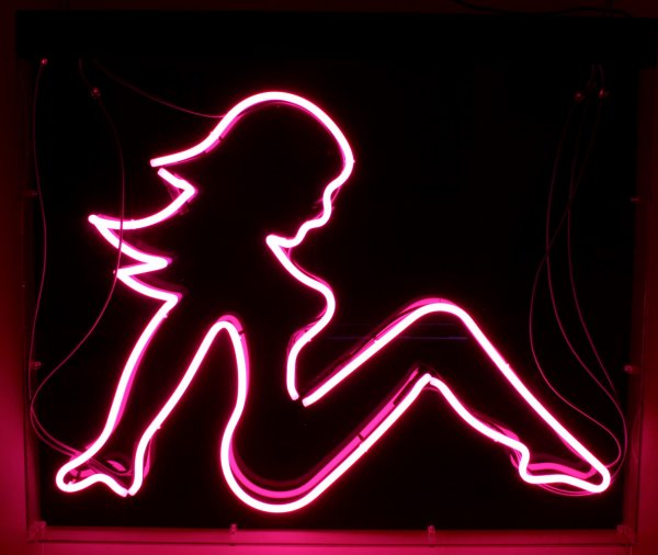 Девушка из неона