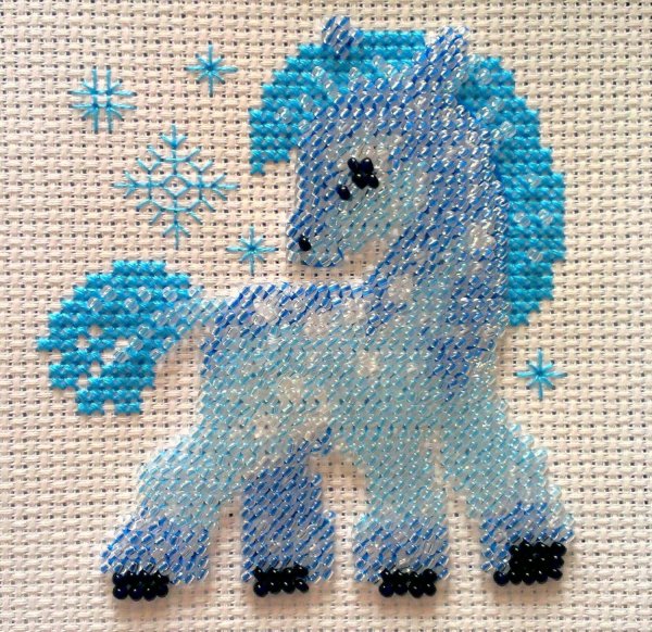 Вышивка голубая лошадь
