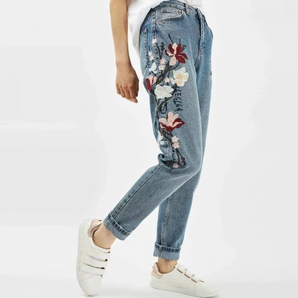 Джинсы с цветами