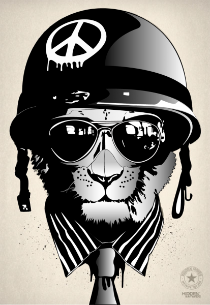 Лев в каске