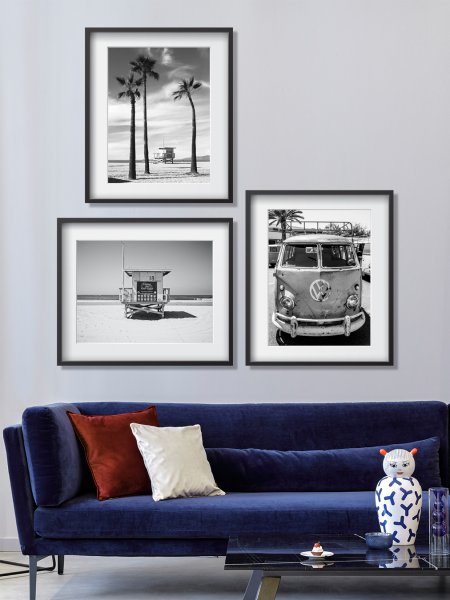 Композиция из постеров в интерьере