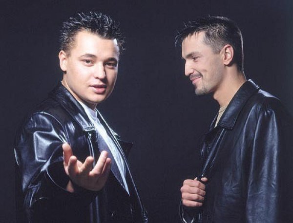 Руки вверх Жуков и Потехин