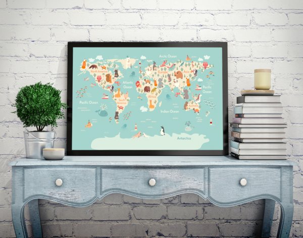 Стена с двумя горизонтальными картинами