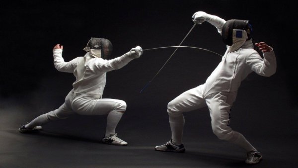 Женское фехтование на шпагах