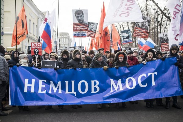 Строй демонстрантов