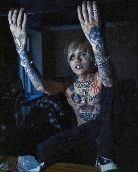 Девушка Джизуса