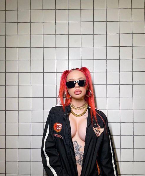 Манекен певец Олег