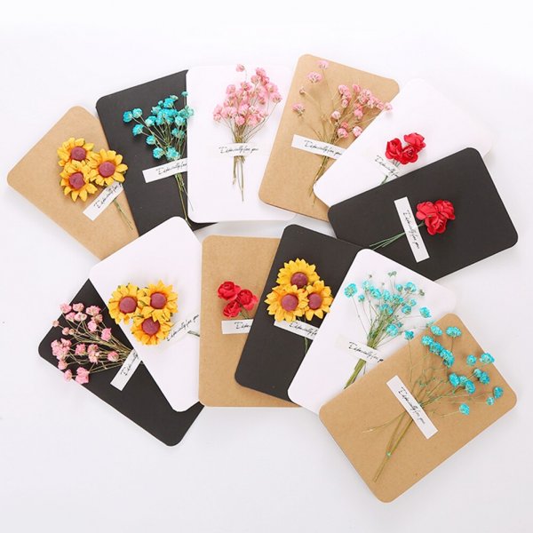 Маленькие цветы для открытки