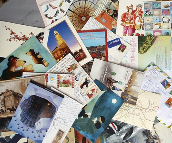 Много почтовых открыток