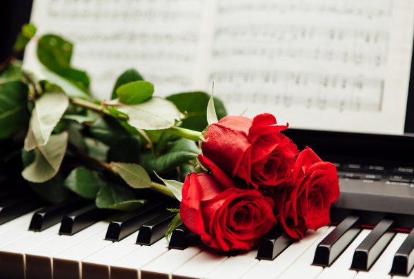 Пианино с цветами