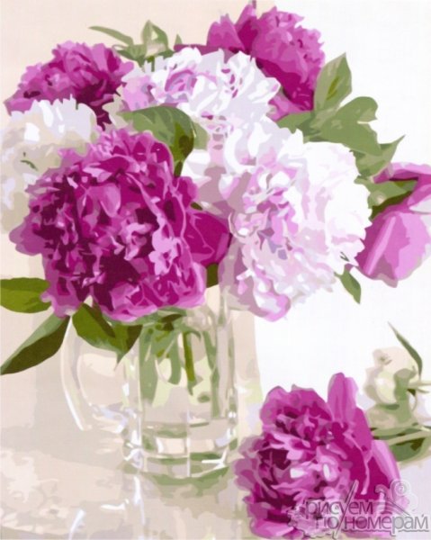 Пионы в стеклянной вазе