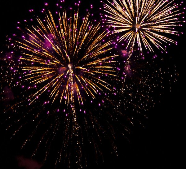 Поздравляем салют