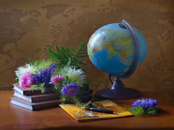 Школьный Глобус с цветами