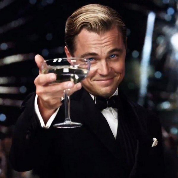 Леонардо ди Каприо с бокалом