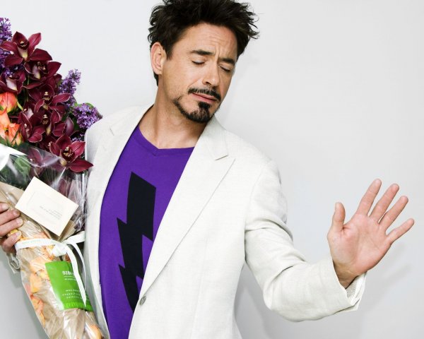 Роберт Дауни младший в цветах