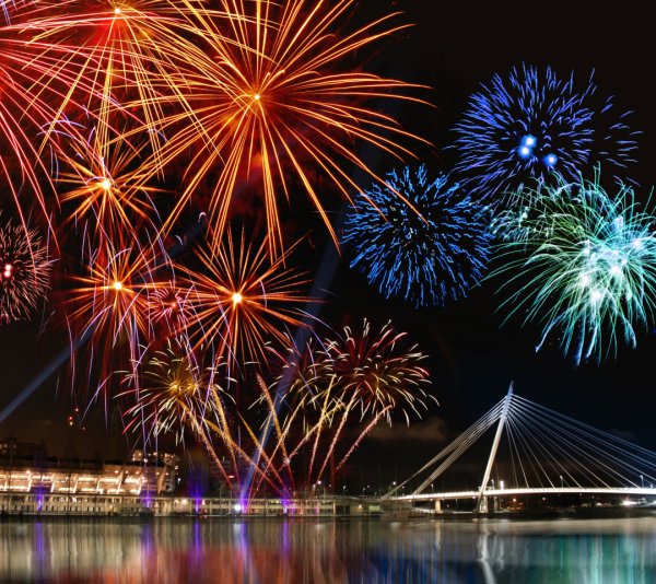 Салют "с днем рождения"